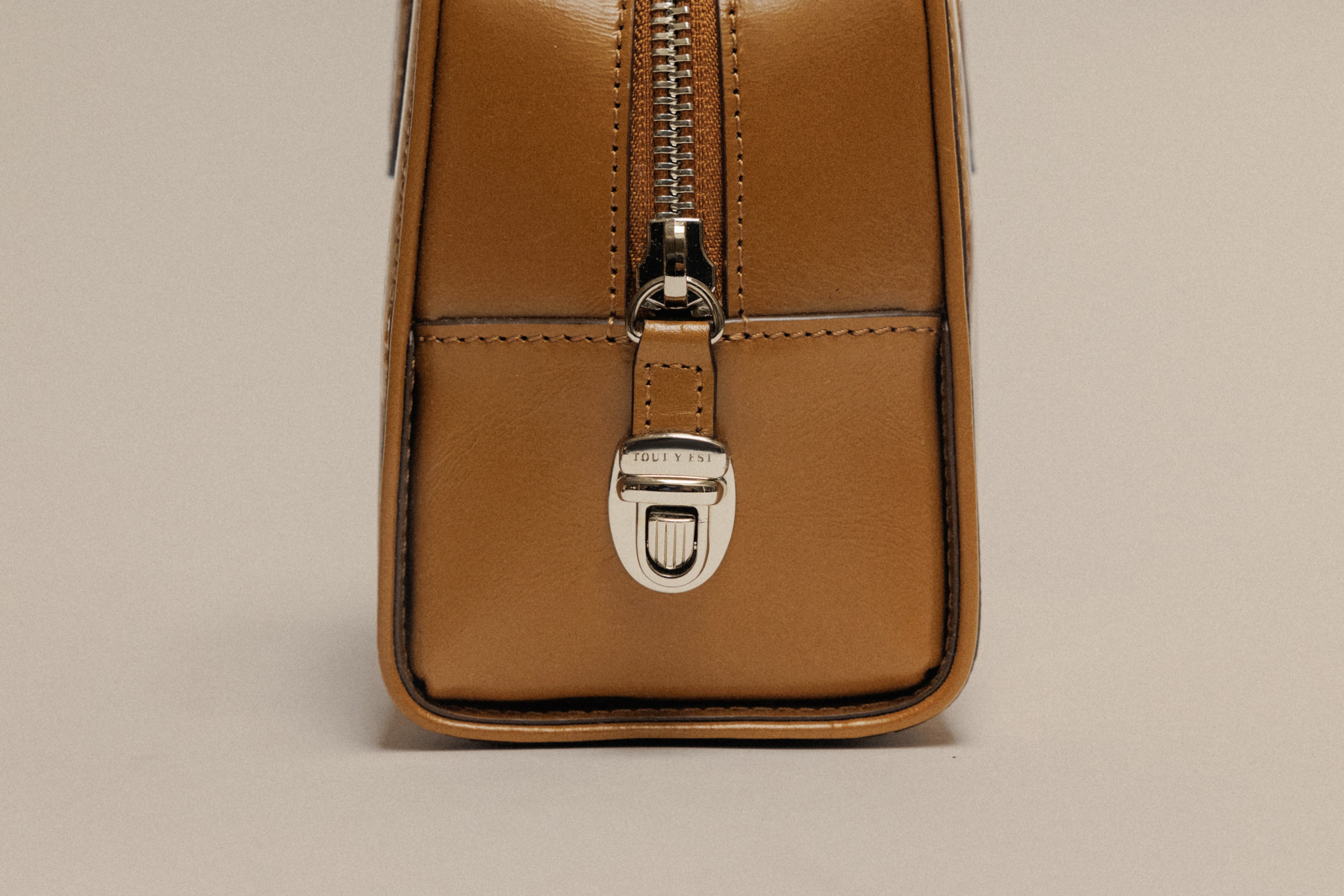 SAC LOQUET MINI CARAMEL – TOUT Y EST EN