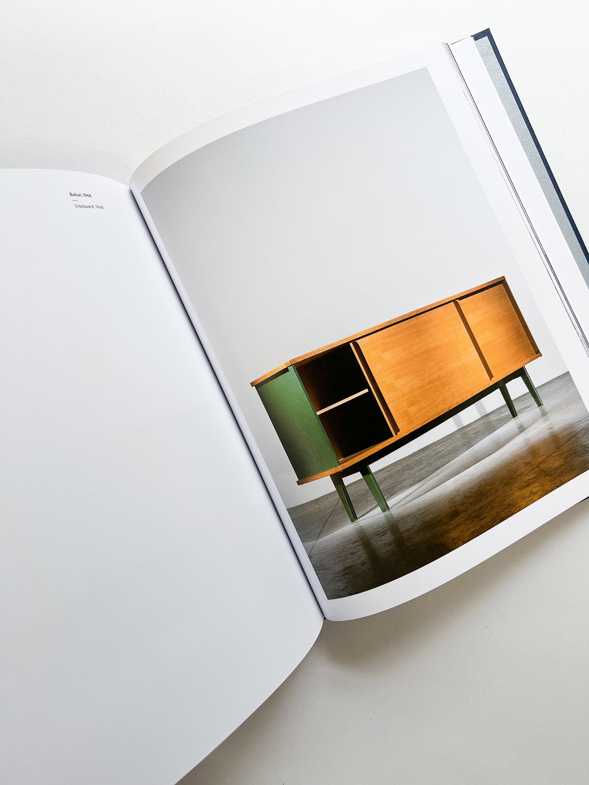 LIVING WITH CHARLOTTE PERRIAND / Charlotte Perriand - 本 屋 青 旗