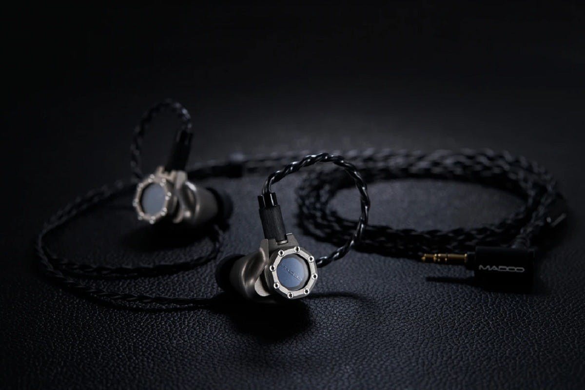Madoo TYP821 In-Ear Headphones – Pifferia Global