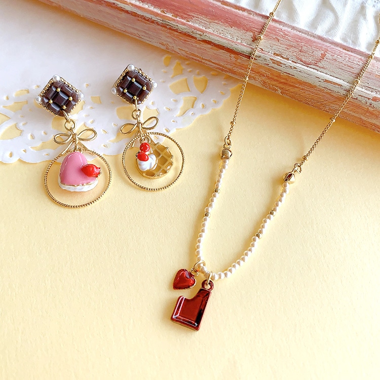 スイーツチャームのアクセサリー | ビーズ・パーツなどのハンドメイド