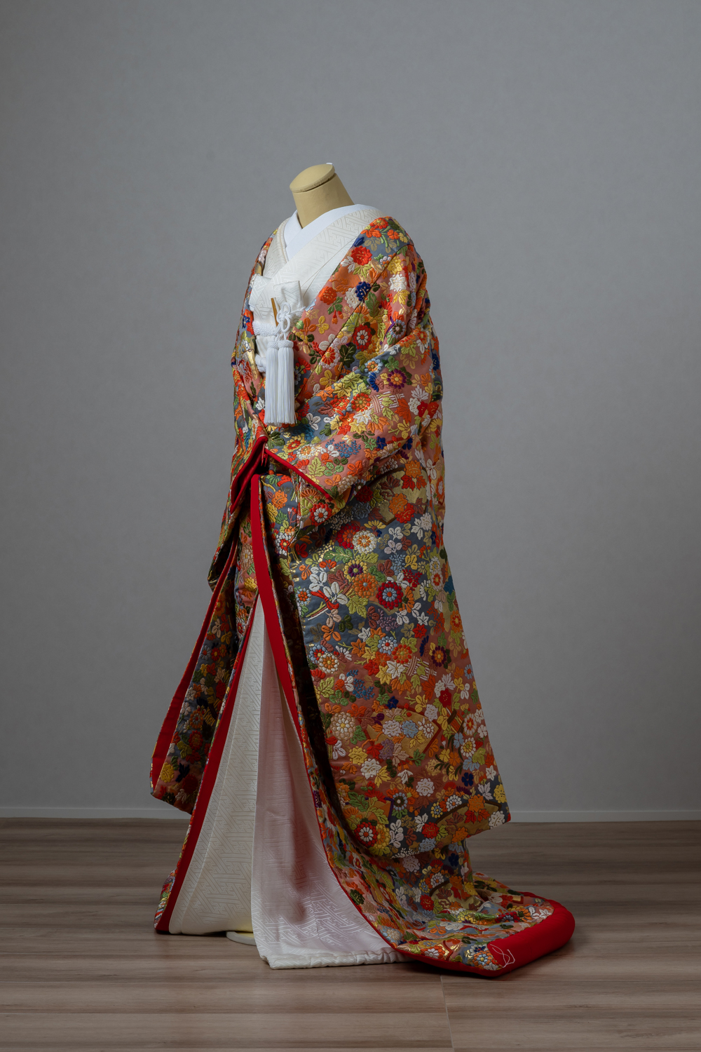 COSTUME：色打掛 IU_92 扇面に唐織四季花｜ENISHI_PHOTO WEDDING