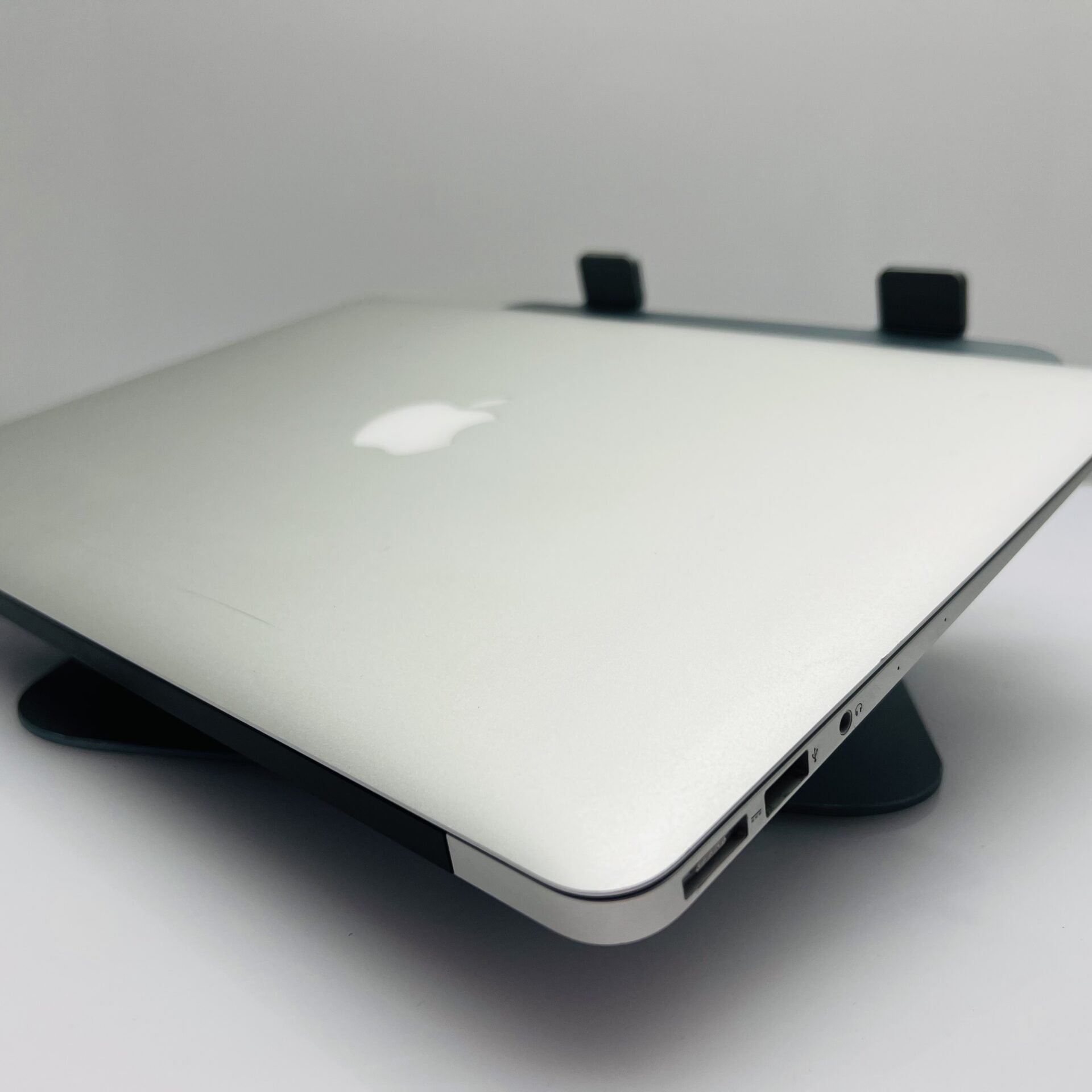Buy Used Apple MacBook Air 13-inch “Core i5” 1.60GHz (Early 2015