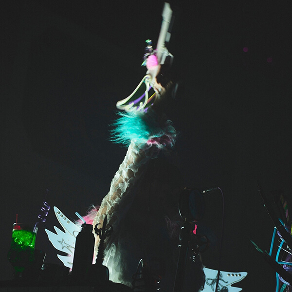 ファッションブランド M A S U(エムエーエスユー) × ZUTOMAYO