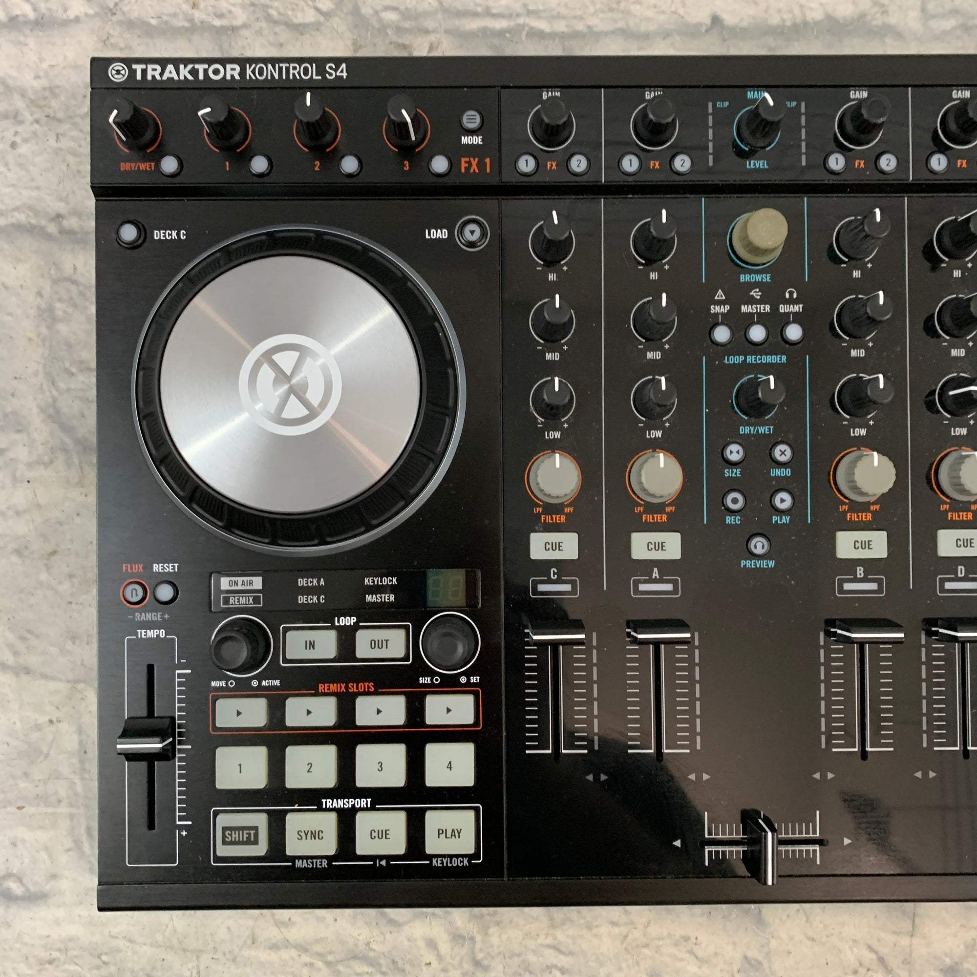 Native Instruments Traktor Kontrol S4 MK2 DJ Controller with Gig