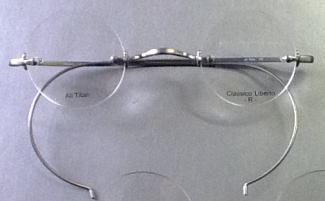 クラシコ・リベルトのケーブルタイプの腕の丸メガネは