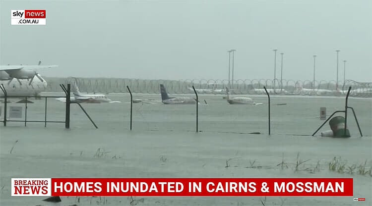 記録的大洪水でワニが町中を泳ぐ、豪クイーンズランド州北部の町｜Fair