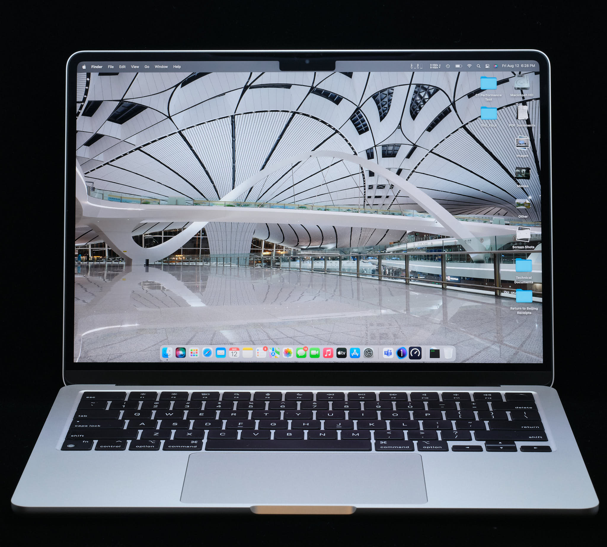 MacBook Air M2 Review for Travel Photography - fcracer.com