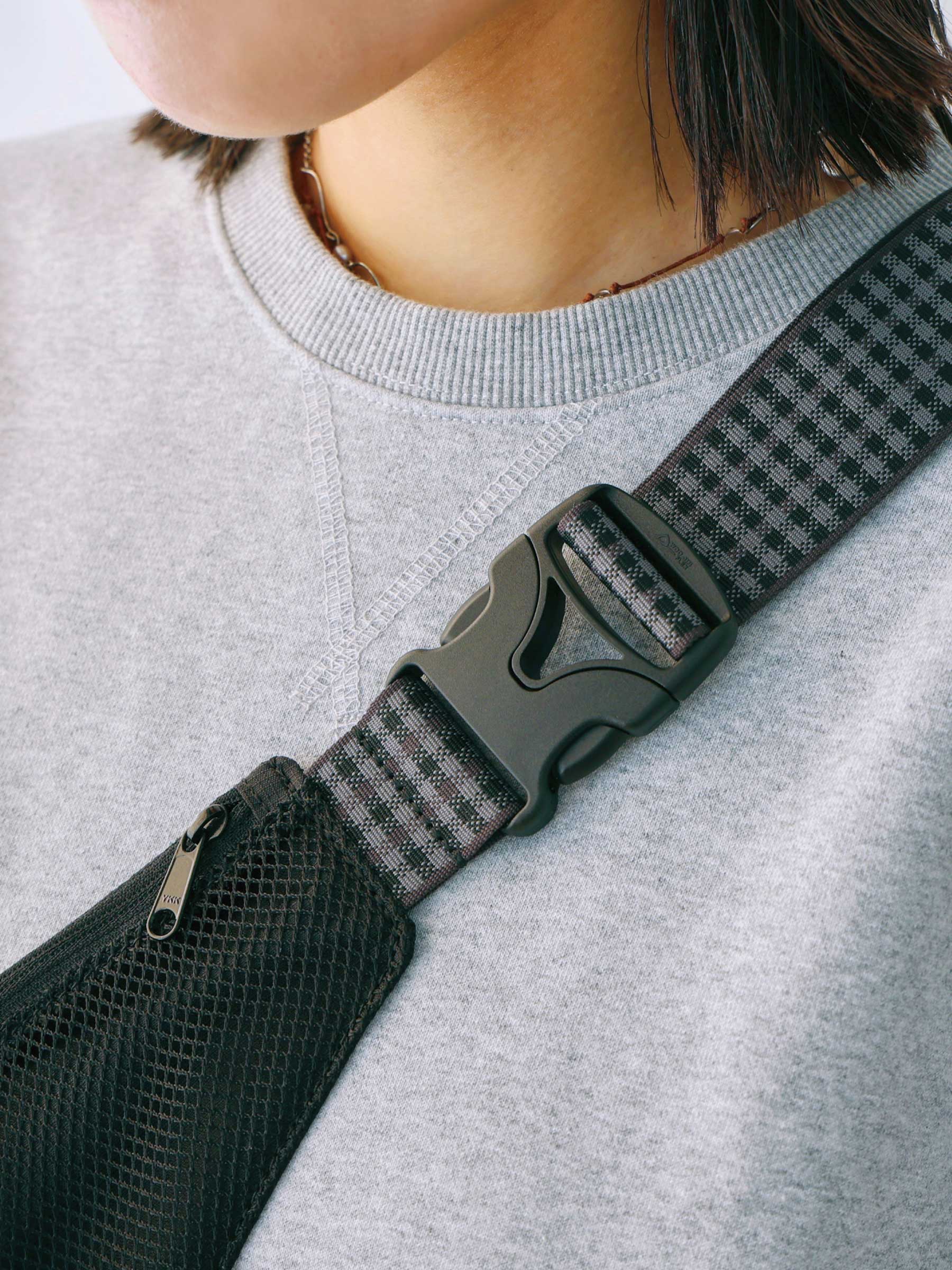 ボディバッグ〈NEW ERA® × familiar〉 | ファミリア公式サイト