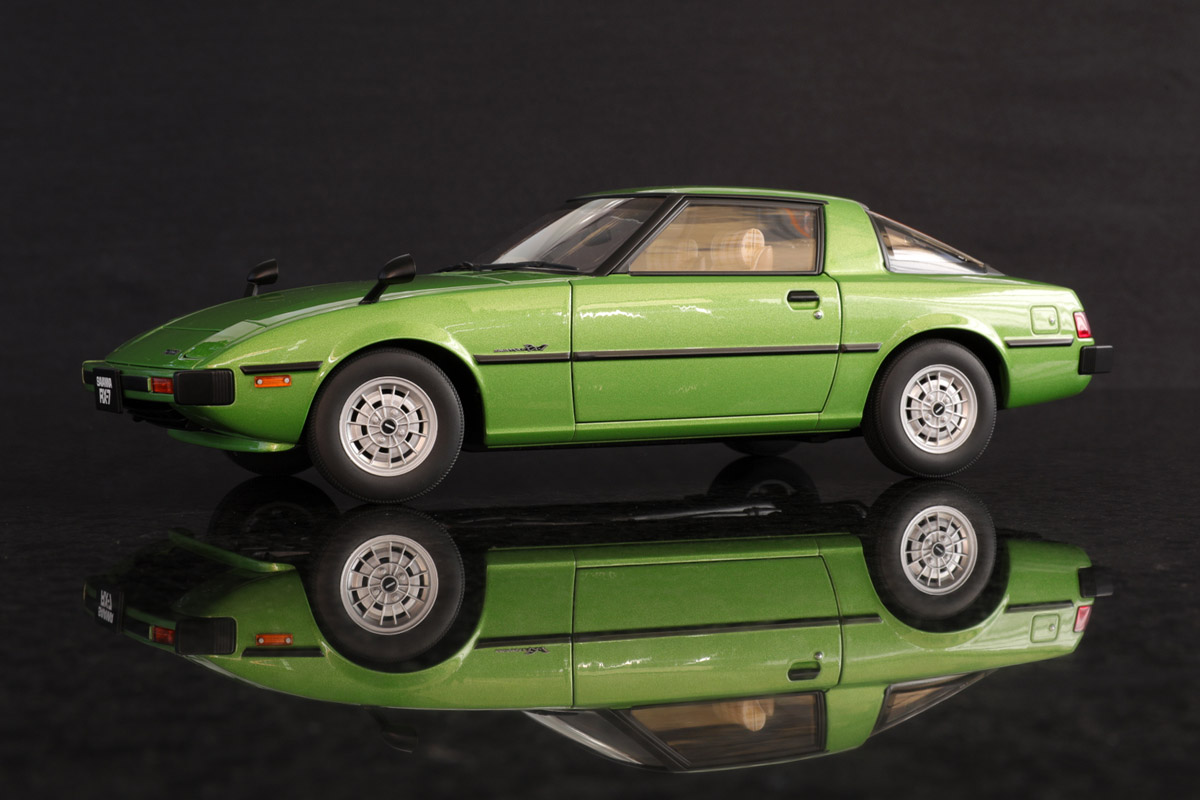 AUTOart 1:18 Mazda RX-7 (SA22C) Savanna (green) fresh photos