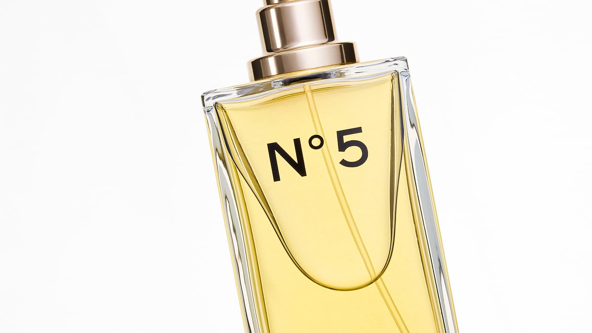 誕生から100年以上、「シャネル N°5 オードゥ トワレット」が初代を再