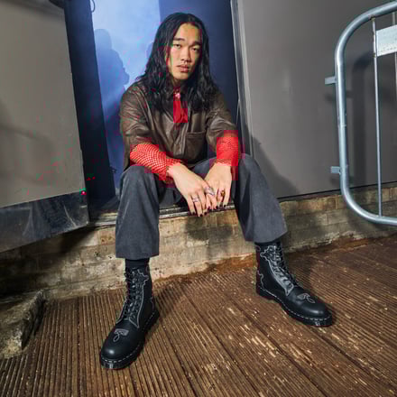 ドクターマーチンがウエスタンカルチャーを表現した新作コレクションを発売