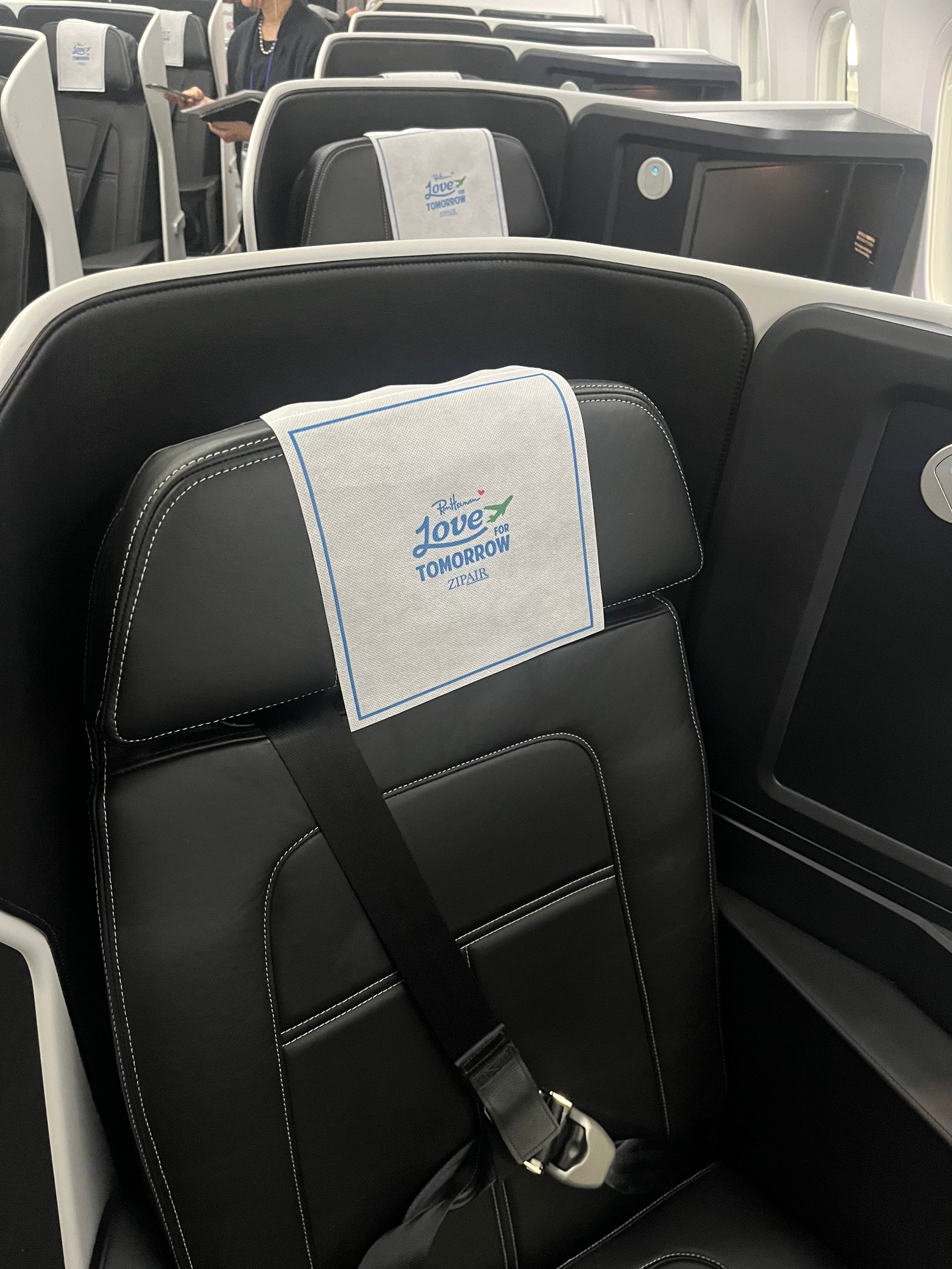 ロンハーマンが「ジップエア」と業務提携 機内でコラボアイテムを販売