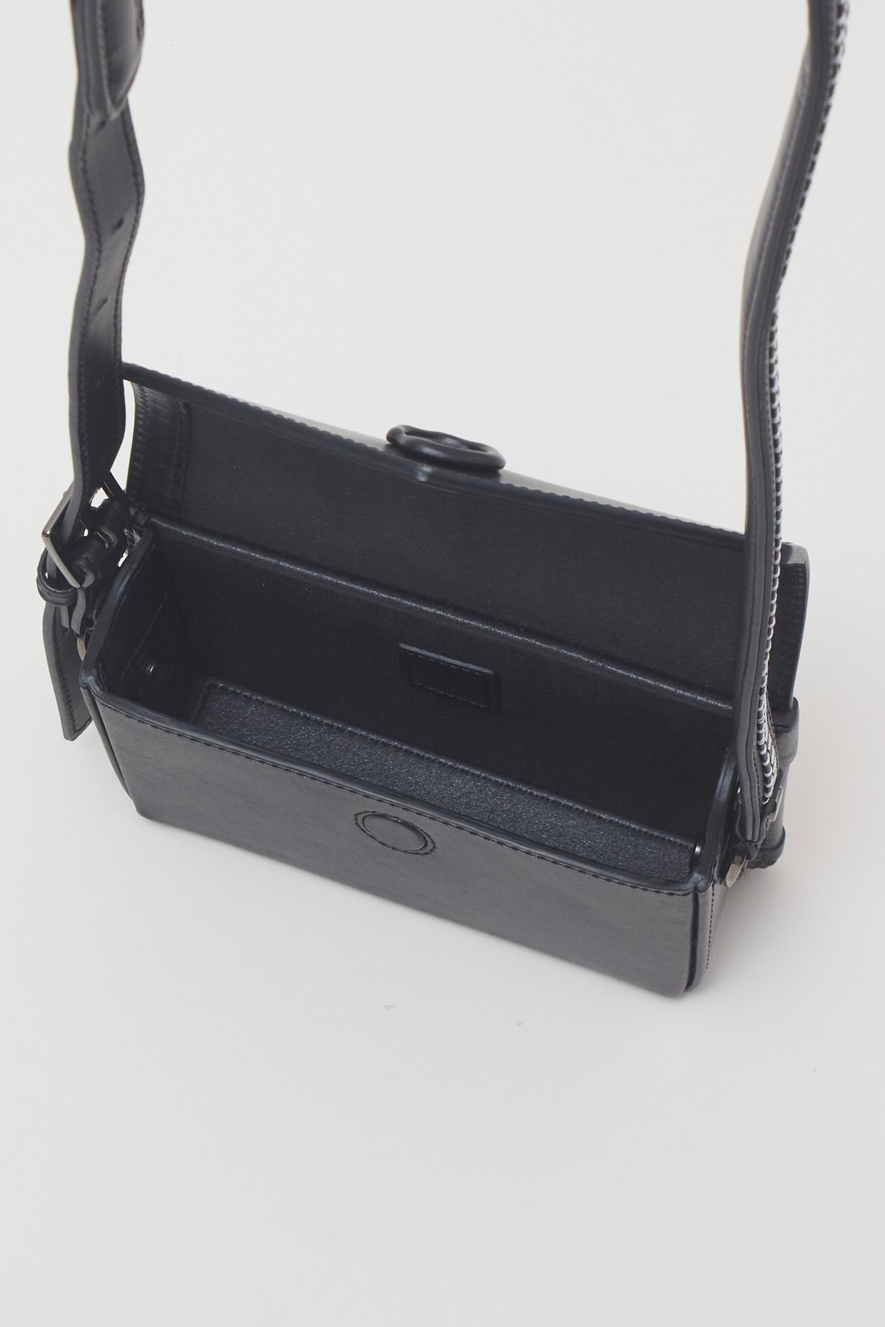 シンヤコヅカが「ツチヤカバン」と初コラボ、手紙型のショルダーバッグ発売