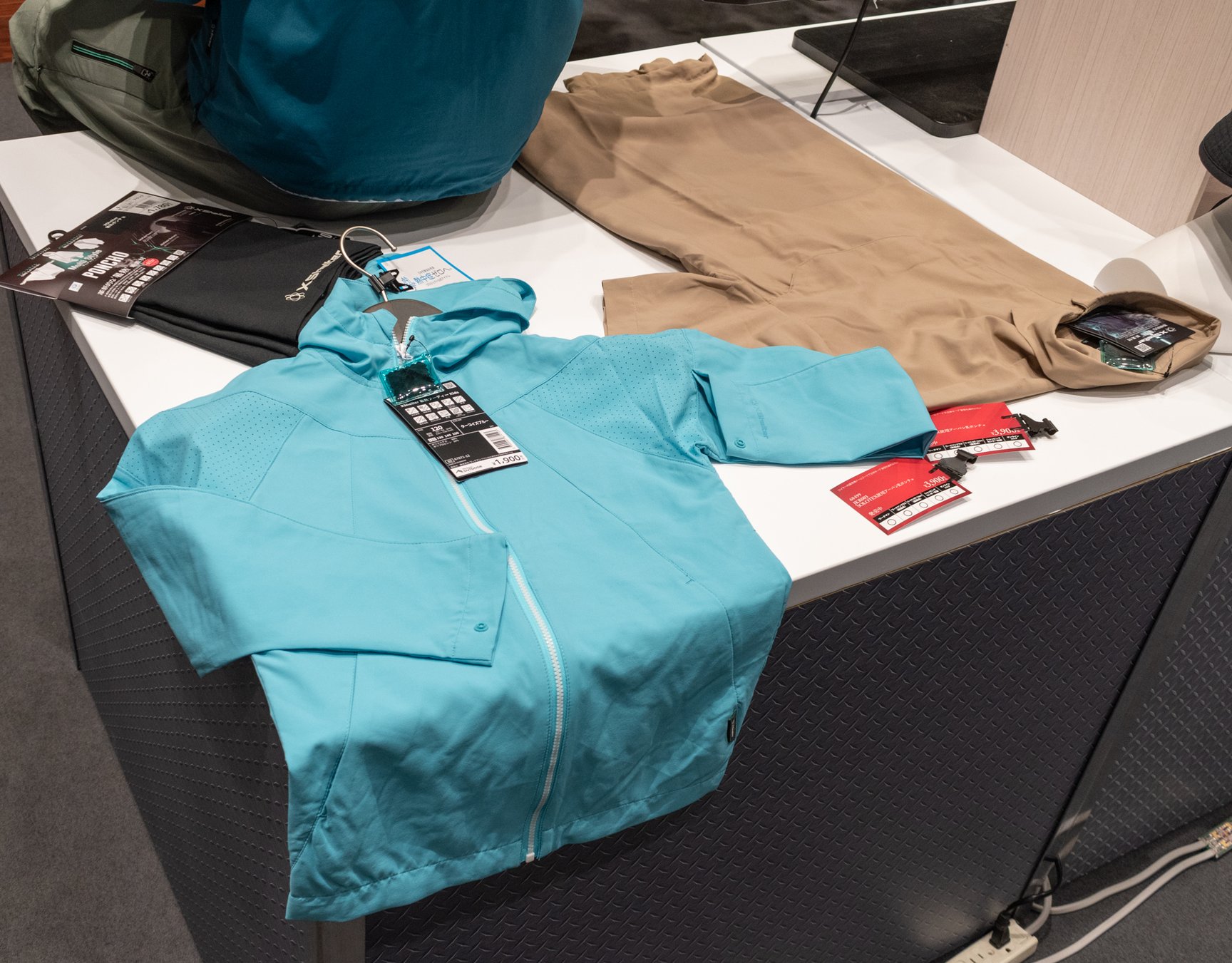 ワークマンが熱中症対策に本腰、独自技術の断熱ウェアと強化版ペルチェ