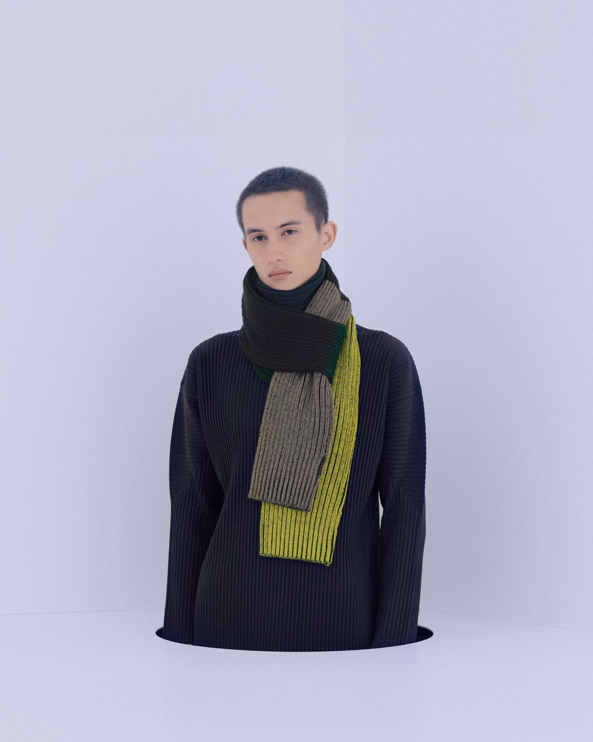 オム プリッセ イッセイ ミヤケ、仏デザイナーと協業したコレクション