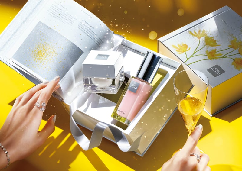 2025年クリスマスコフレ】ザ・ギンザ：アートブックをモチーフにした