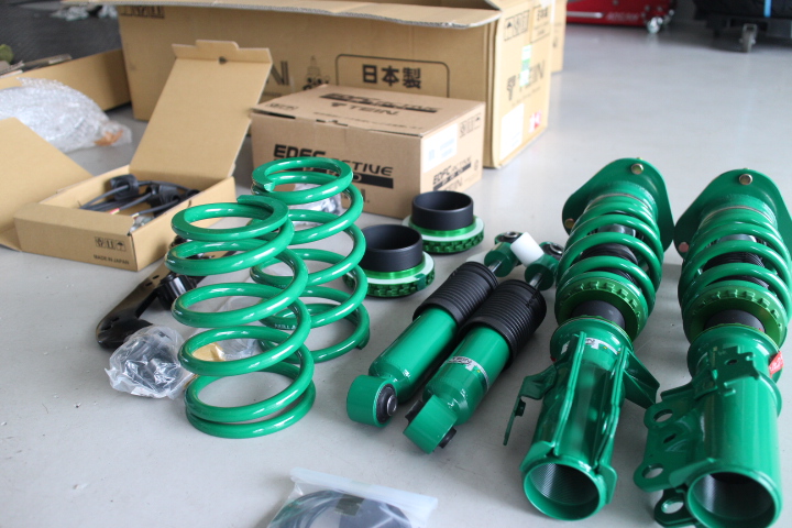 ハリアー ZSU60 TEIN車高調取り付け EDFC,取り付け - カー用品持込