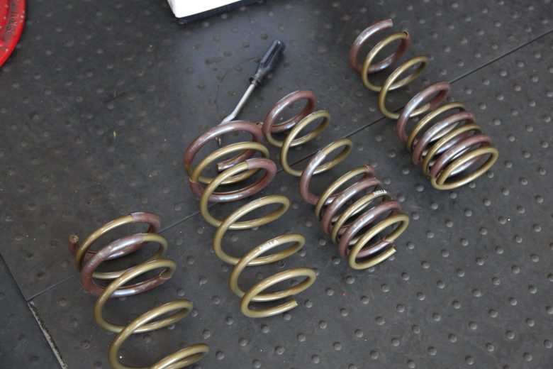 GR86 ZN8 TEINハイテク取り付けと四輪アライメント - カー用品持込