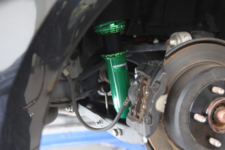 クラウン AWS210 TEIN車高調取付と四輪アライメント - カー用品持込