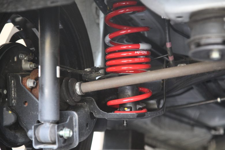 NBOX JF4 タナベ NF210取り付けと四輪アライメント - カー用品持込