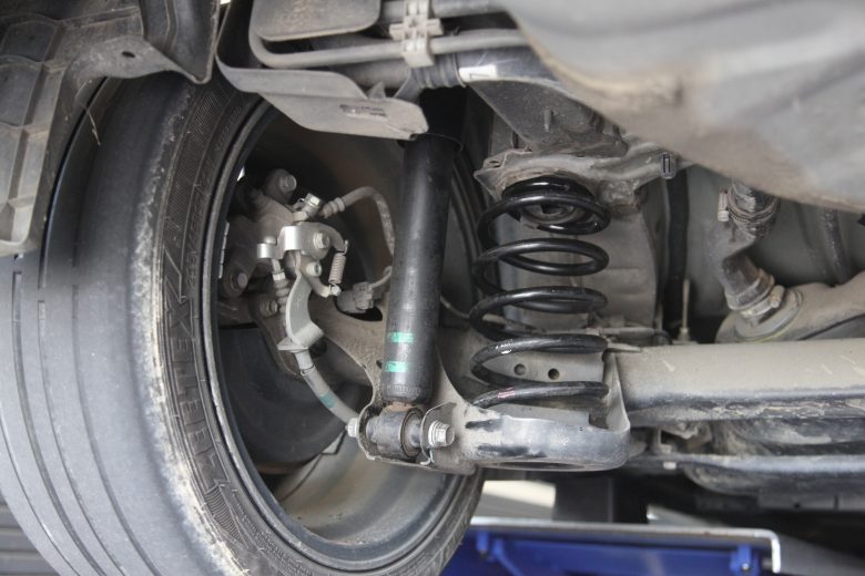 30プリウス サスペンションノーマル戻しと四輪アライメント - カー用品