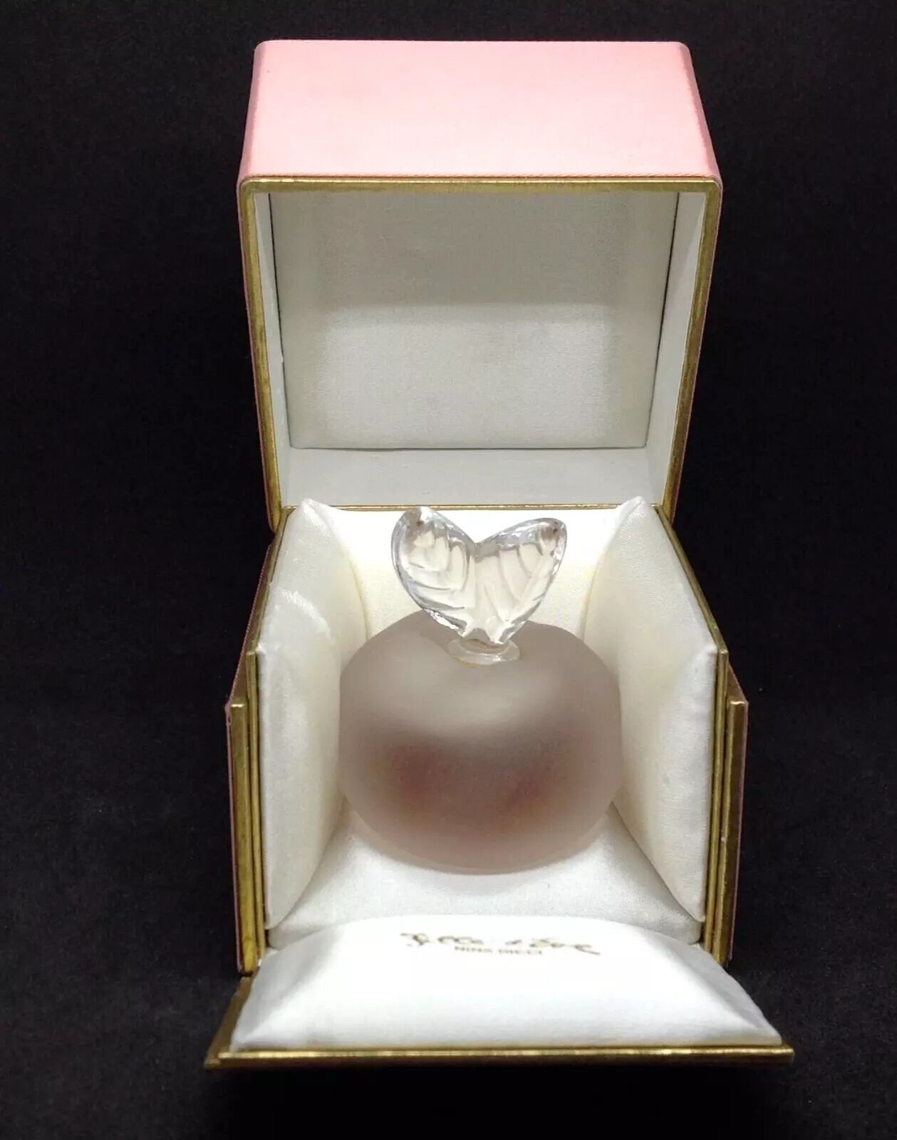 Fille d'Eve Nina Ricci: Dedication to the Daughters of Eve ~ Vintages