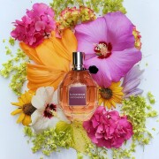 Flowerbomb Viktor&Rolf 香水- 一款2005年女用香水