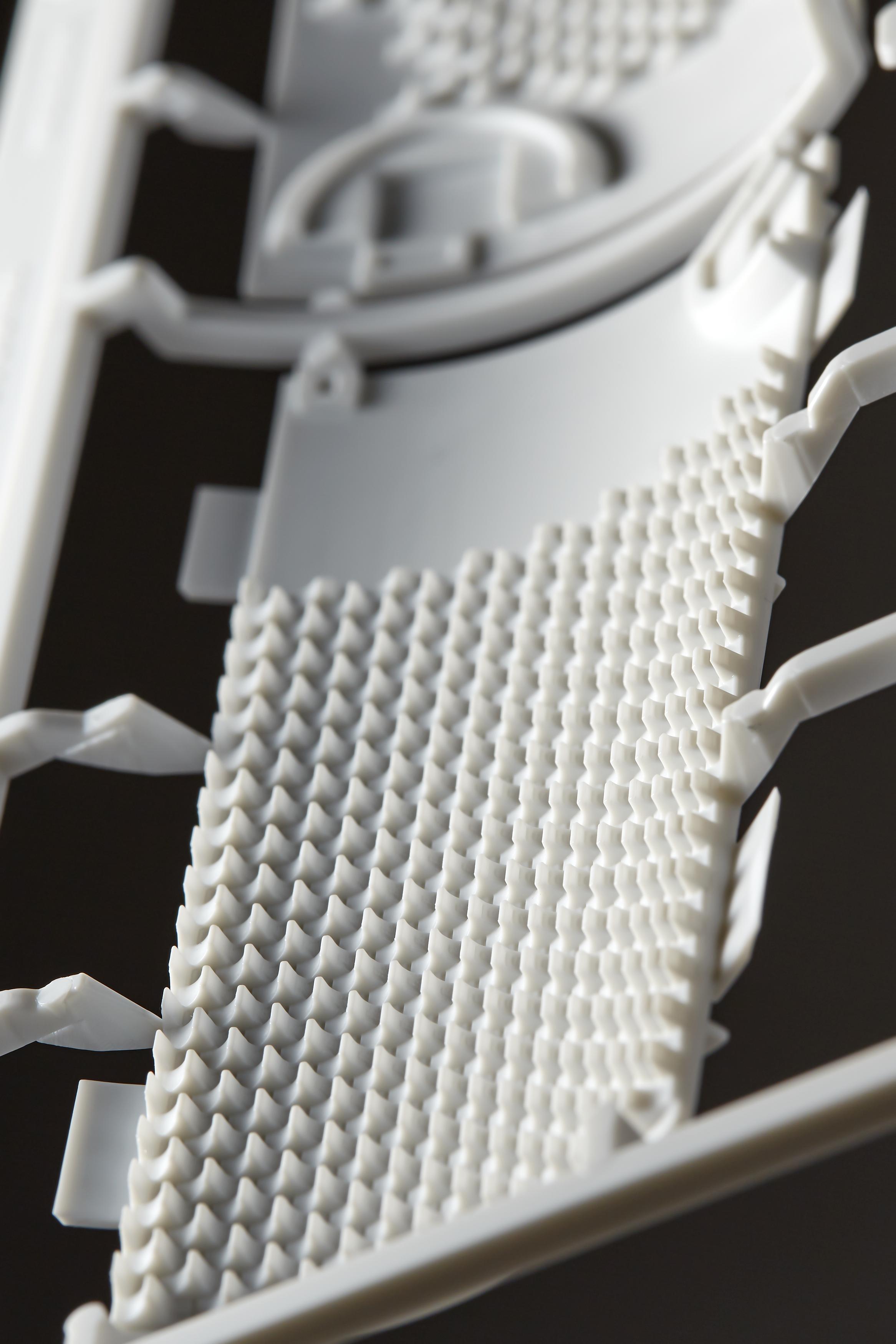 太陽の塔の内部再現プラスチックモデルが、海洋堂のARTPLAより登場