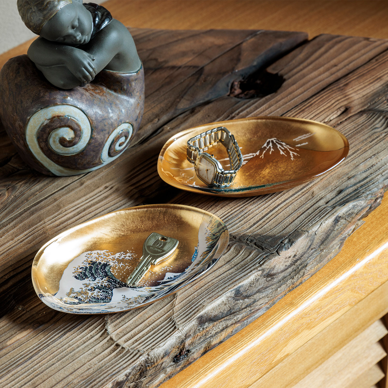 【大阪万博 会場限定】箔一　ミャクミャク　金沢　大阪万博　北斎　箔名画　お皿 大阪·関西万博 会場限定】 ミャクミャク 箔一 ガラストレー - メルカリ