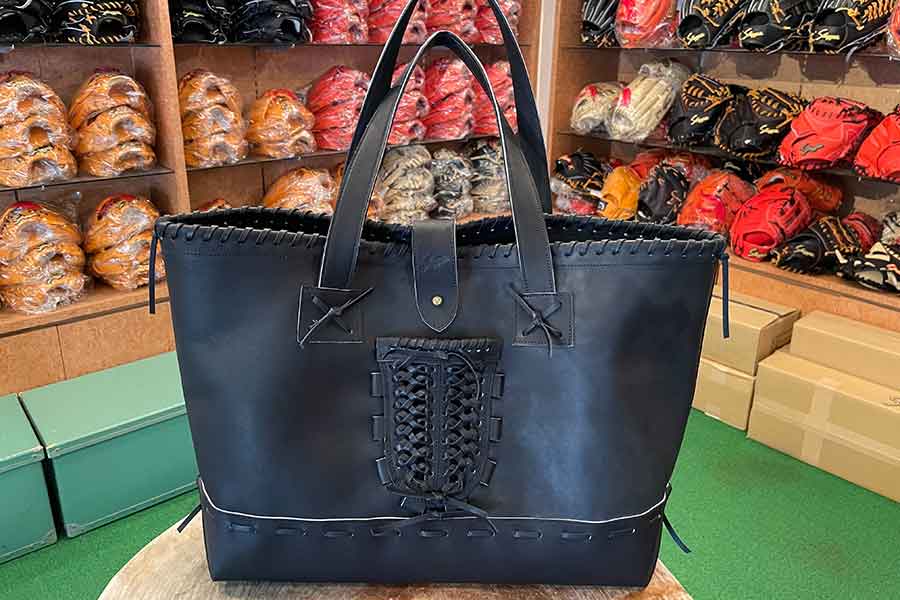 ビジネスシーンにグラブ？ 久保田スラッガーで人気のレザーバッグが