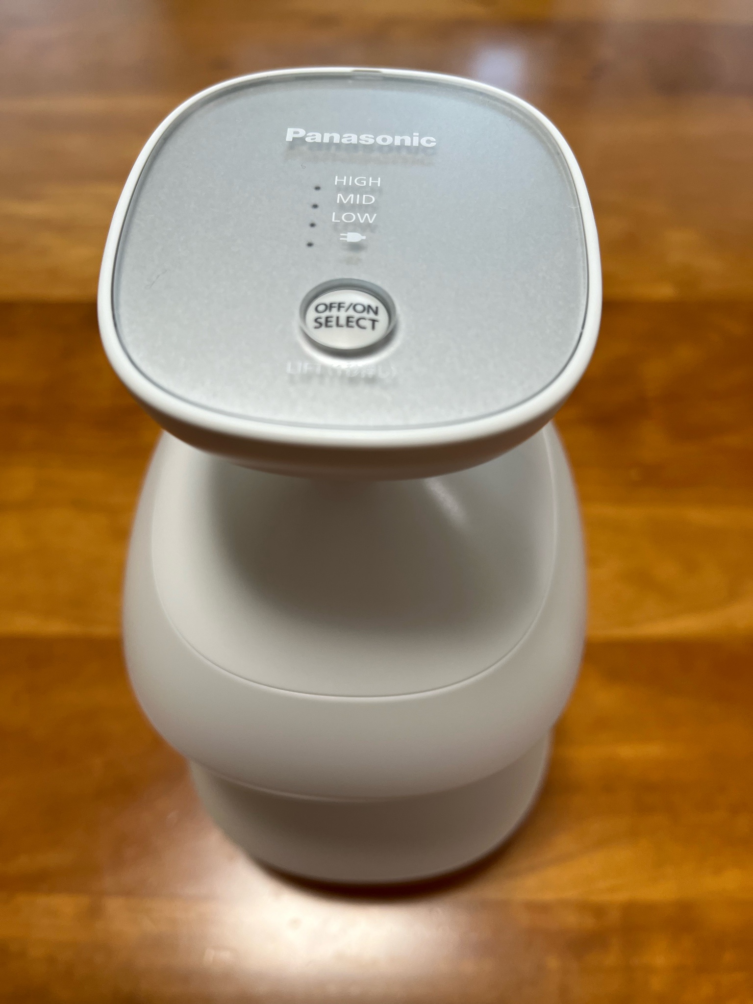 Panasonic / 頭皮エステ〈スパイラル&スライド〉EH-HE0Jの公式商品情報