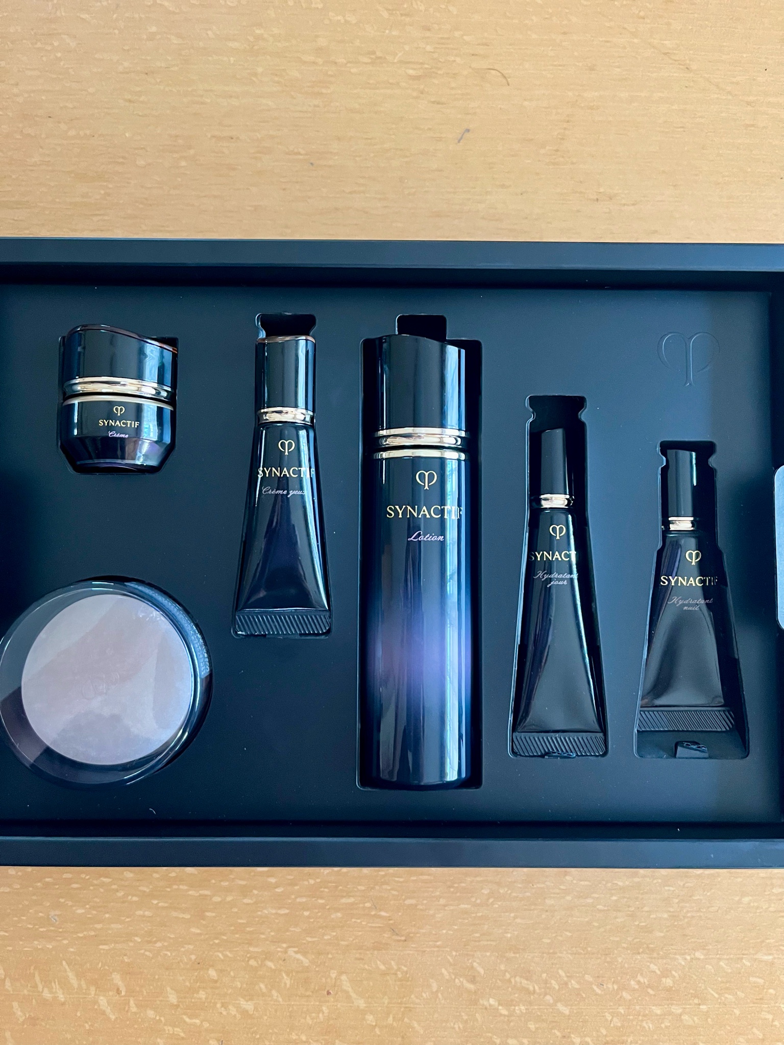 クレ・ド・ポー ボーテ シナクティフ / コフレ シナクティフの公式商品