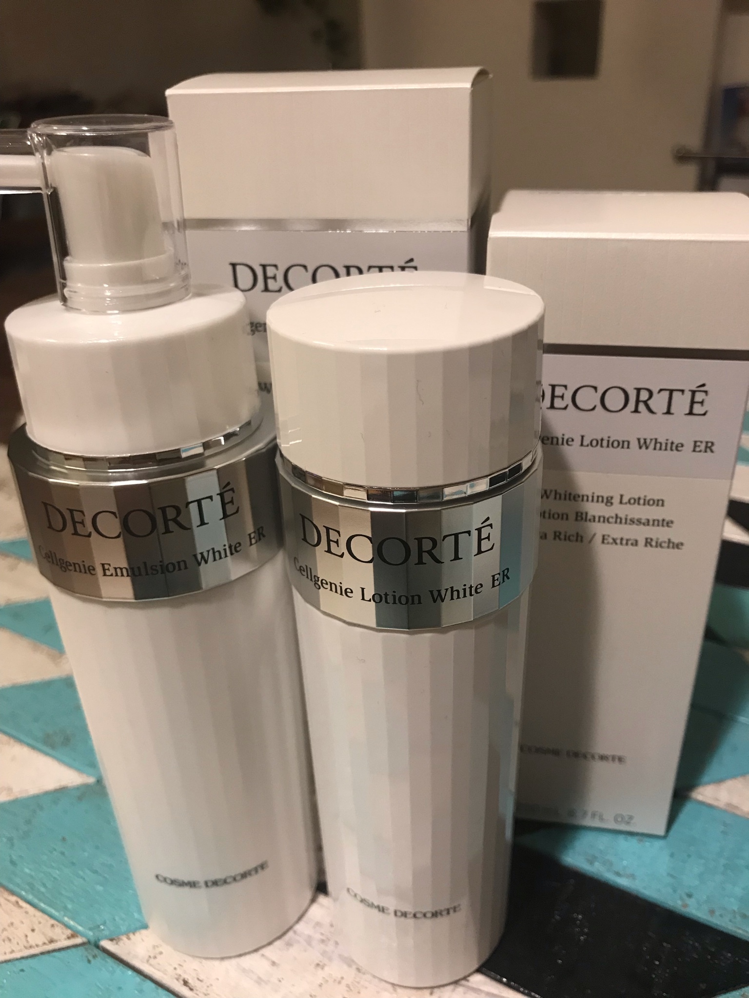 コスメデコルテ / セルジェニー エマルジョン ホワイト ER (より