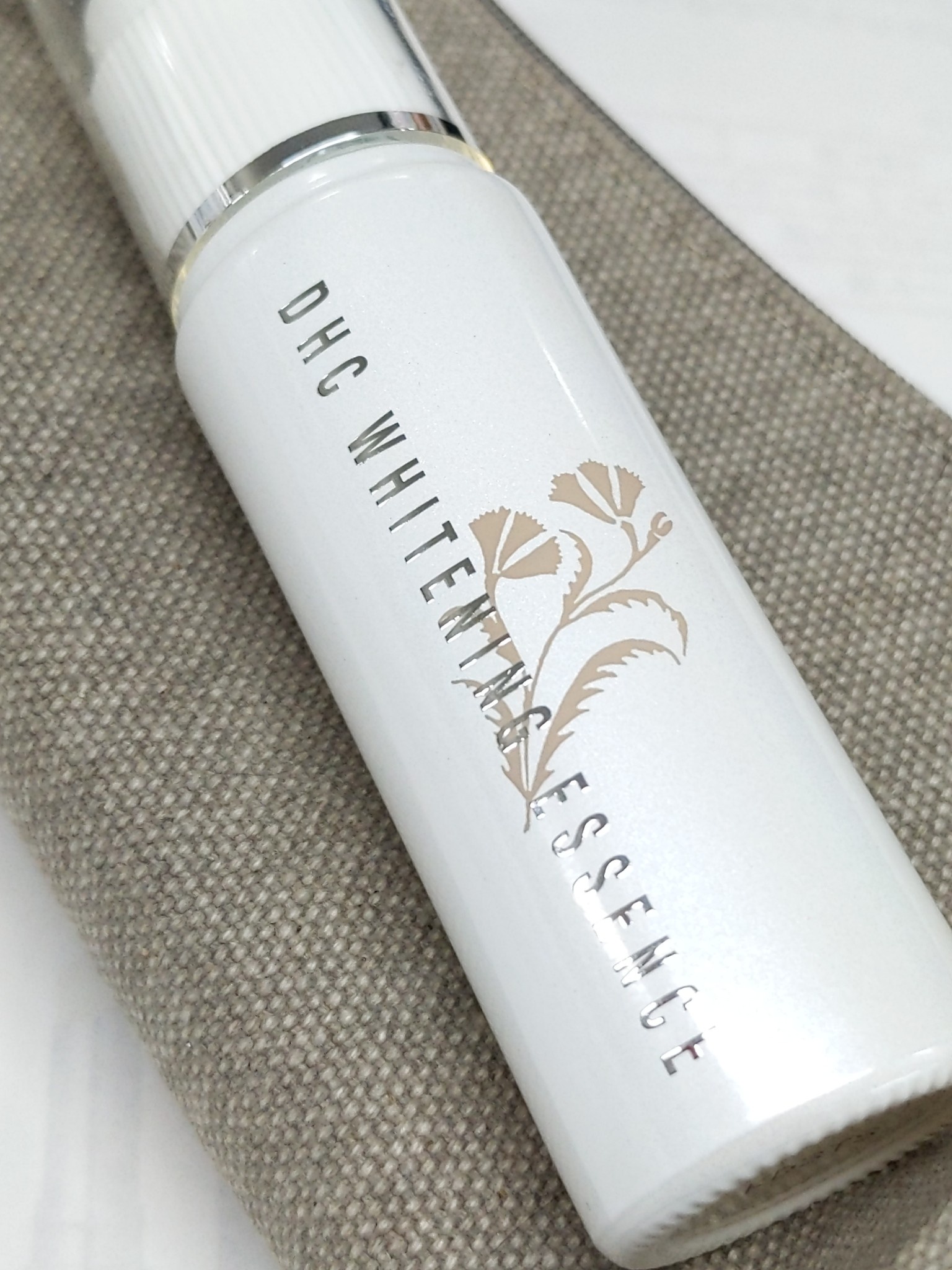 DHC / 薬用ホワイトニングエッセンスの公式商品情報｜美容・化粧品情報