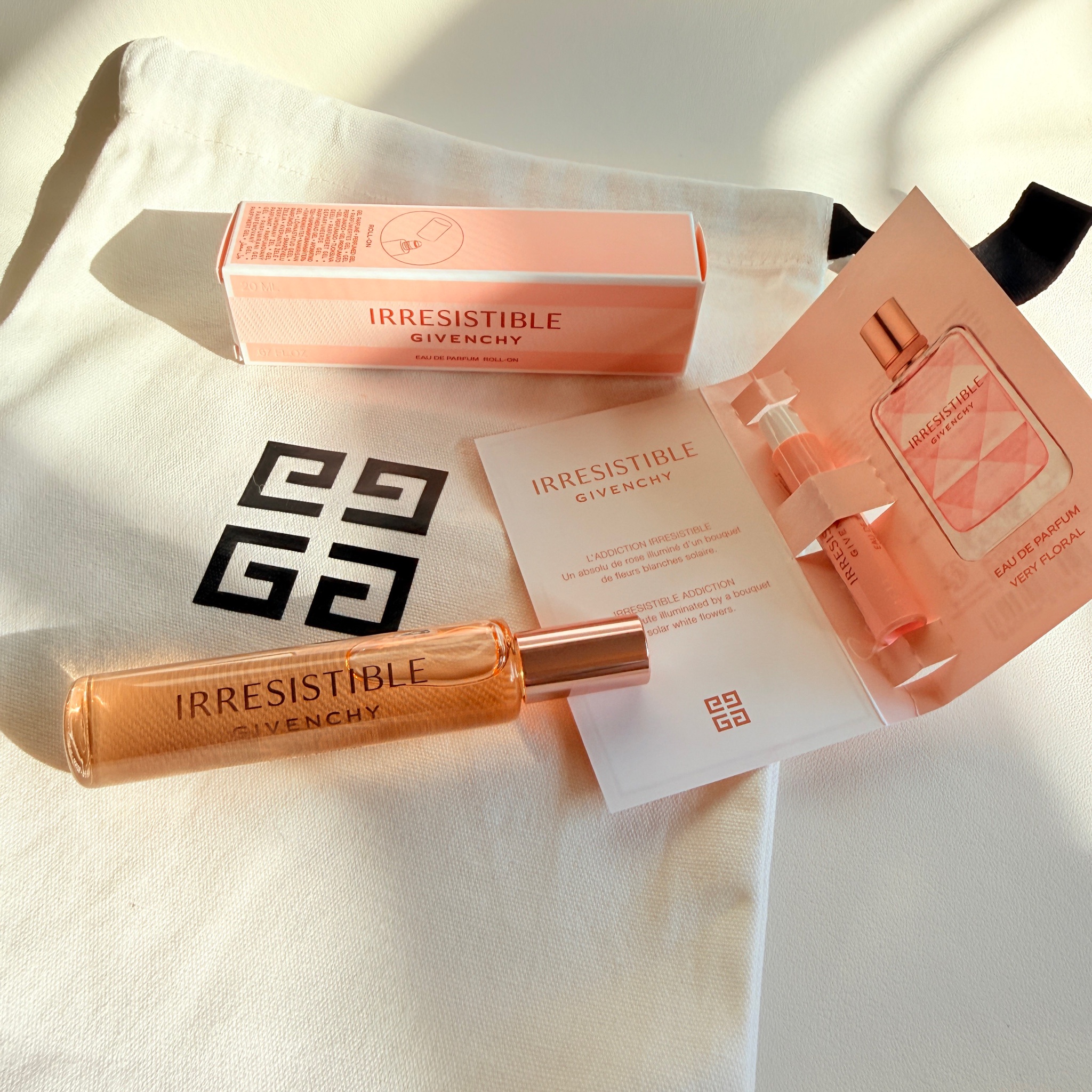 ジバンシイ / イレジスティブル オーデパルファム ロール オンの公式