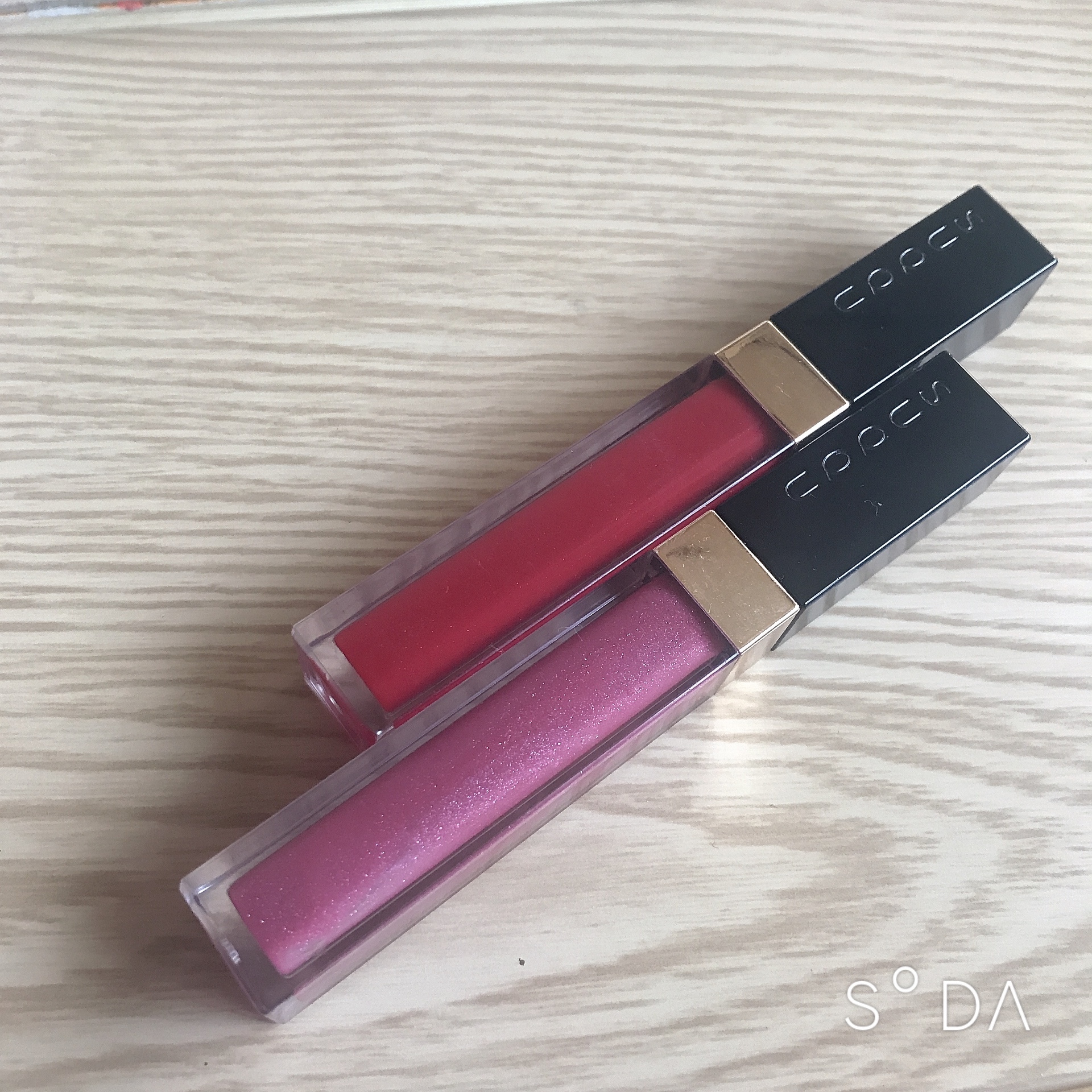 SUQQU(スック) / フロウレス リップ グロス 08 赤密 -AKAMITSUの公式