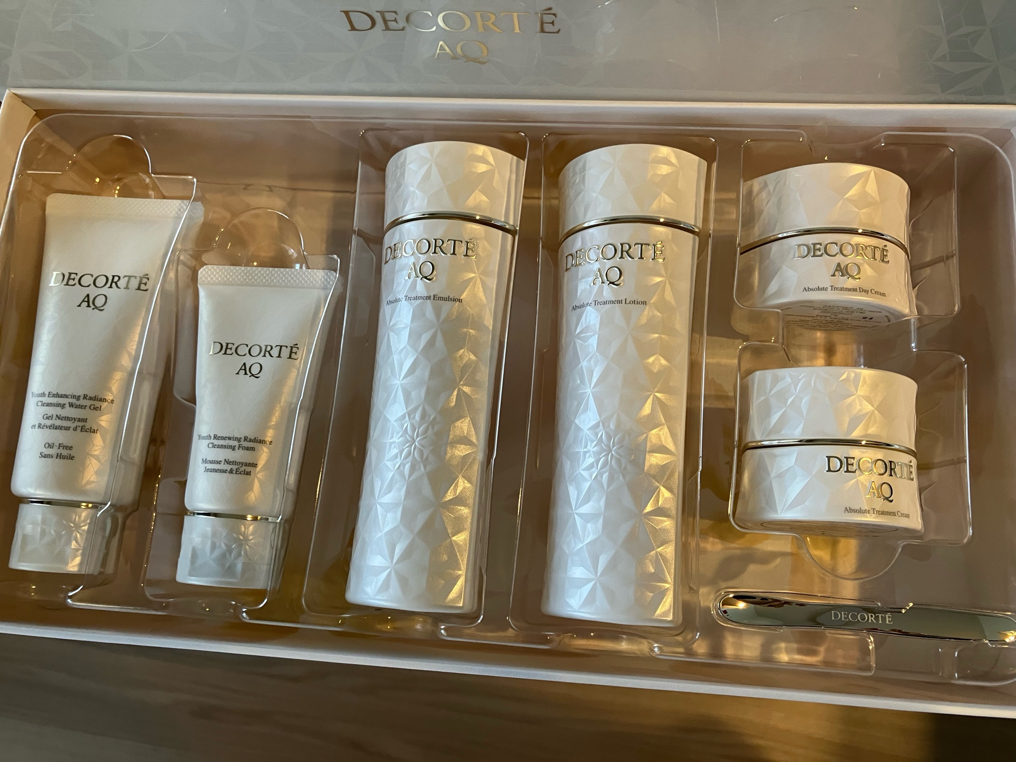 コスメデコルテ / AQ ラディアンス コフレ Iの公式商品情報｜美容