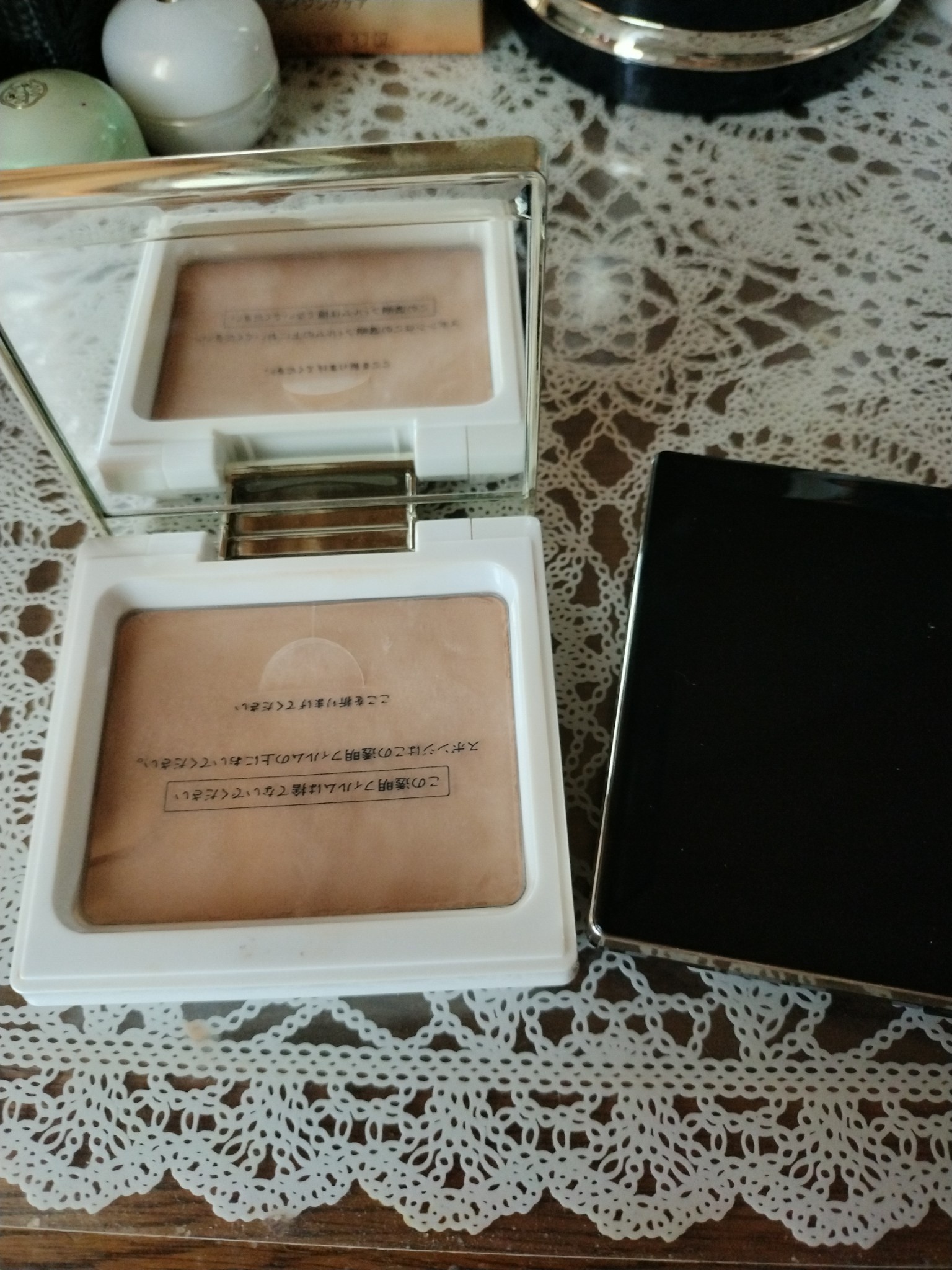 クレ・ド・ポー ボーテ / タンナチュレールプードルブランの公式商品