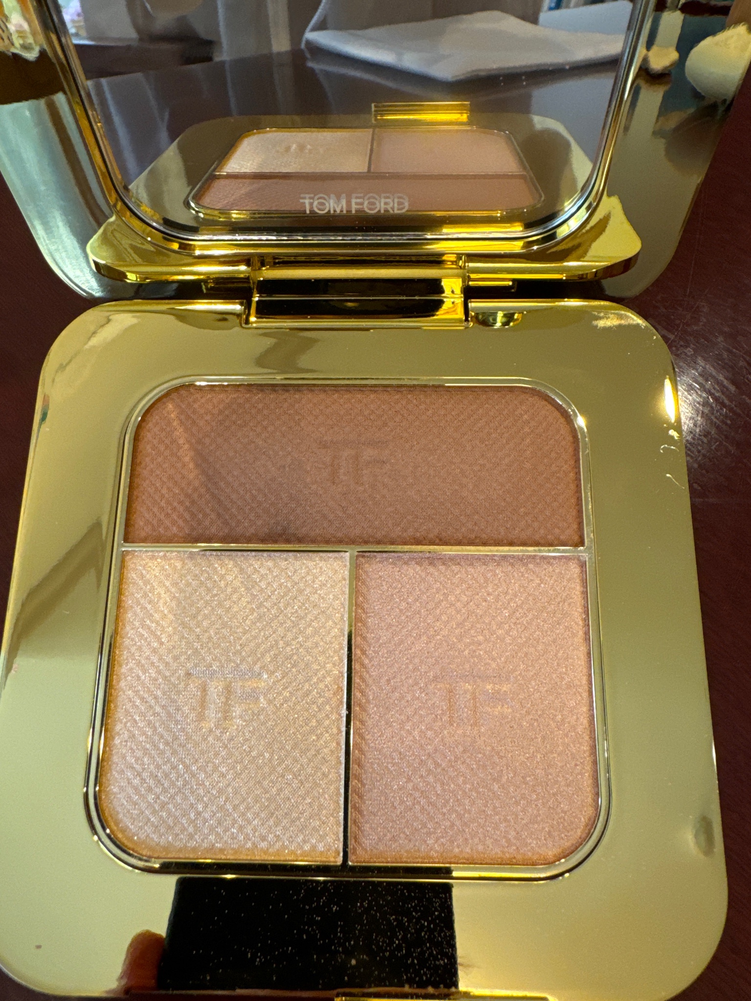 トム フォード ビューティ / ソレイユ コントゥーリング コンパクト