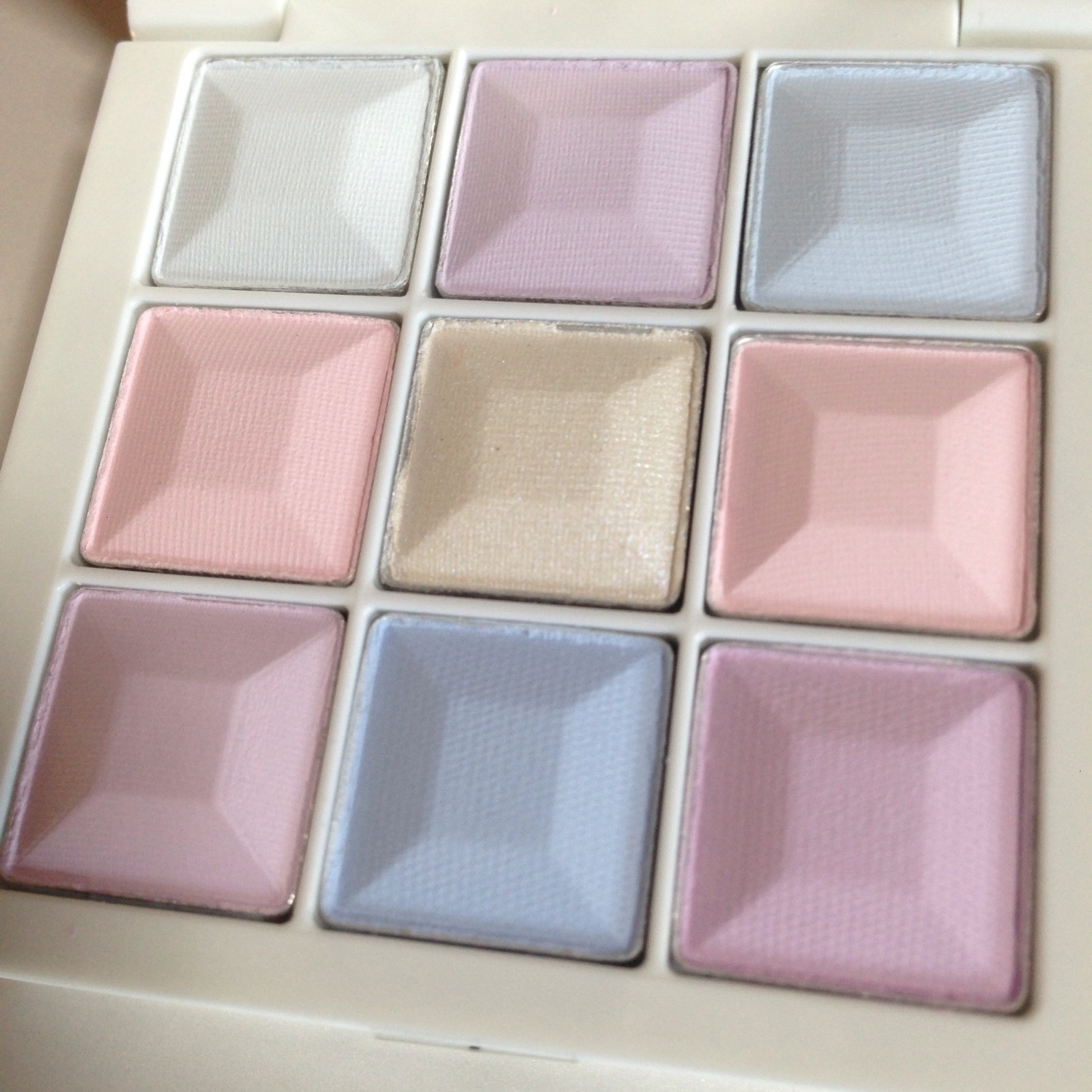 ジバンシイ / DW エンライト ホワイト プリズム・イシムの公式商品情報