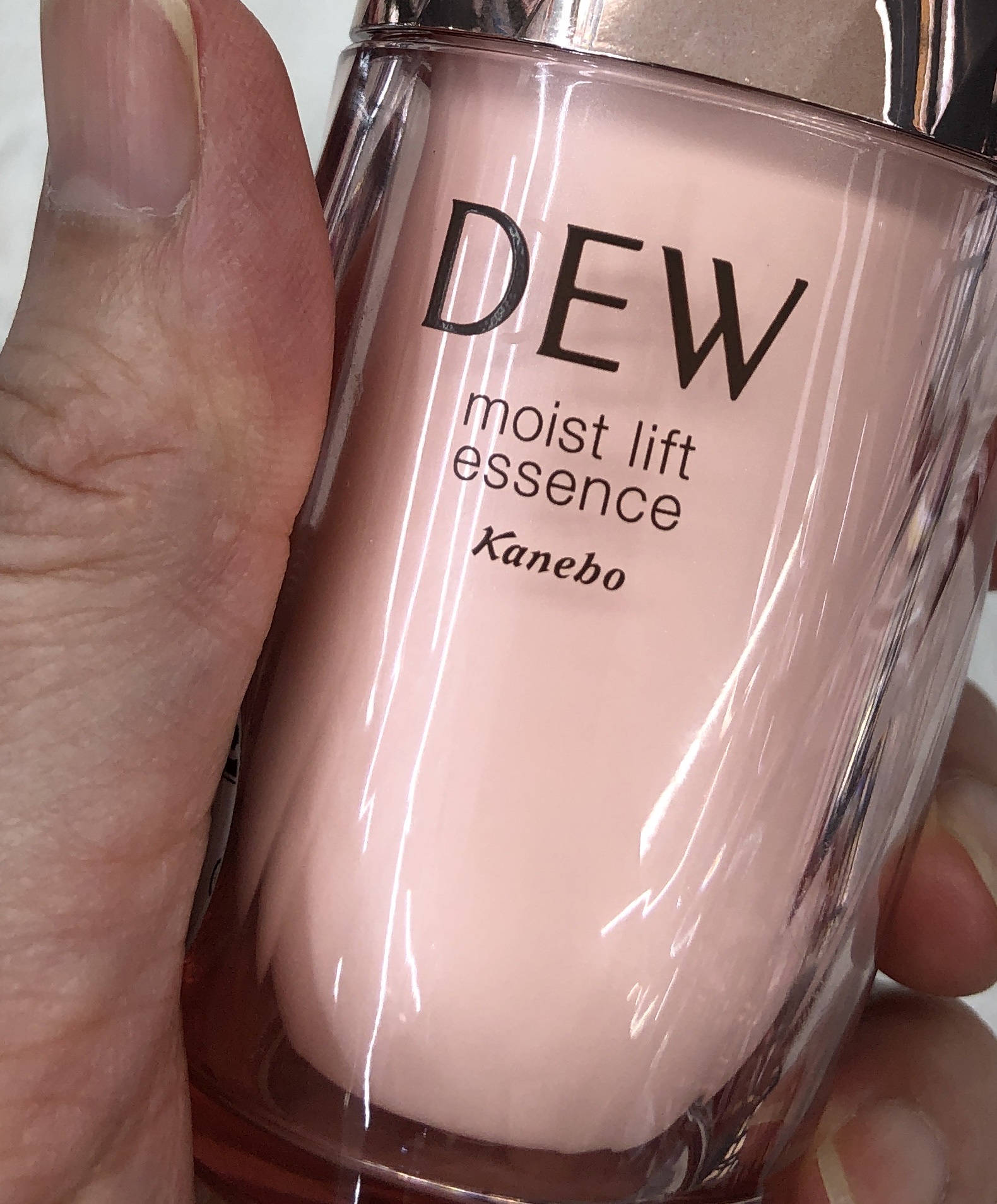 DEW / モイストリフトエッセンスの公式商品情報｜美容・化粧品情報は