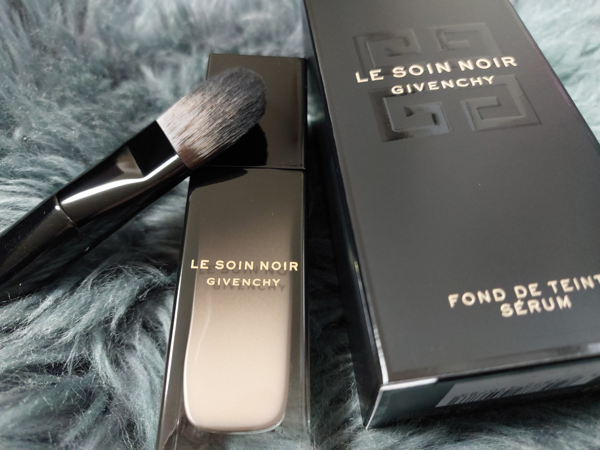 ジバンシイ / ソワン ノワール セラム ファンデーション 10 アイボリー