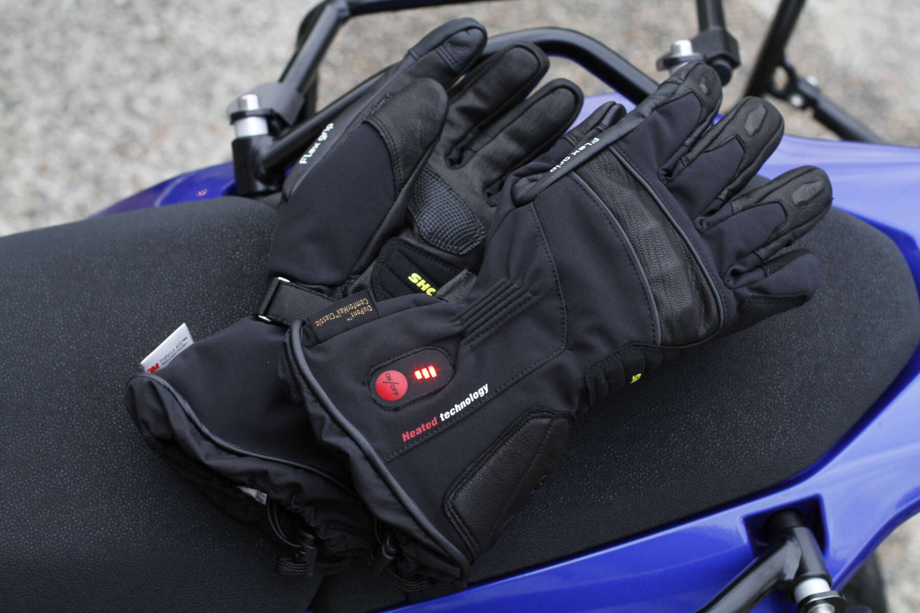 指先までしっかりあったかい！ 税抜き価格で2万を切るバイク用電熱