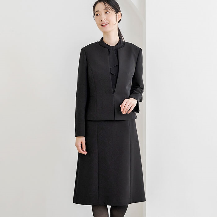 勝山織のダブルカラーのアンサンブル 17号・ブラック｜東京ソワール