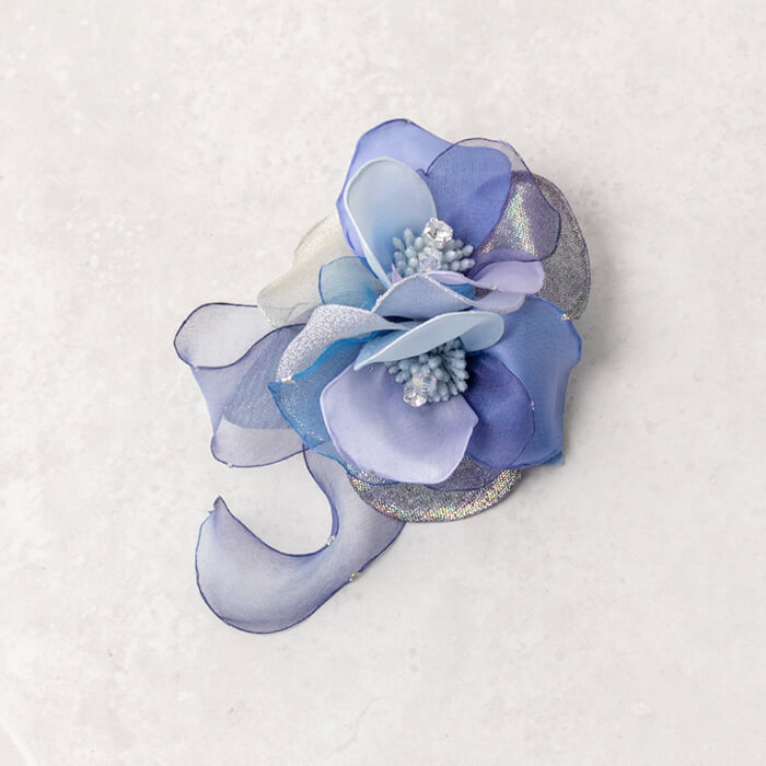 やわらかカラーのブーケコサージュ ・ブルー｜東京ソワールオンライン