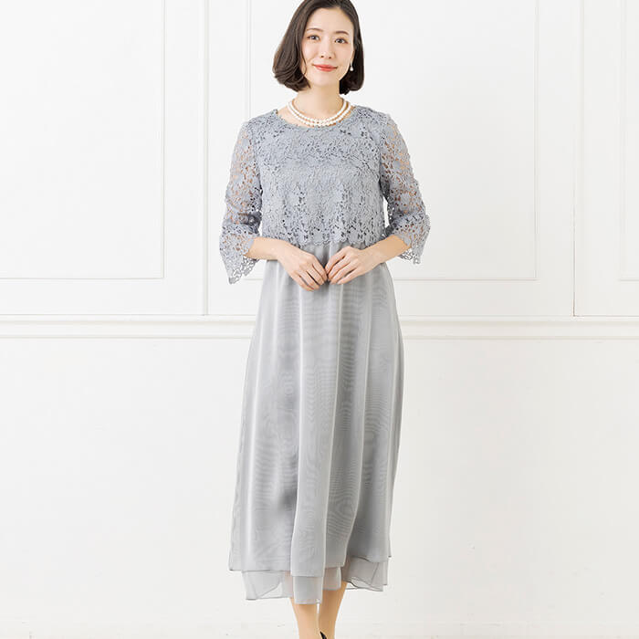 レース×オーガンのフレアーワンピース 9号・グレー｜東京ソワール