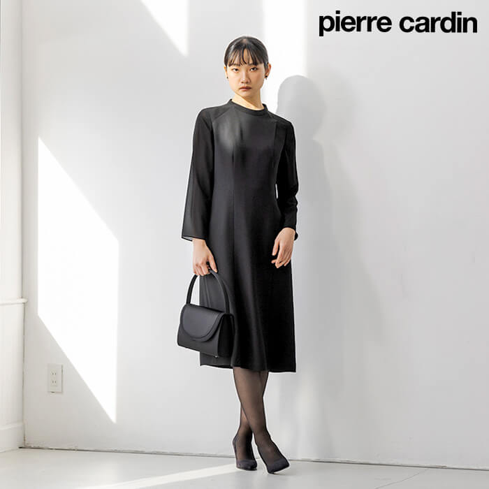 曲線切り替えがポイントのアンサンブル 9号・ブラック｜東京ソワール