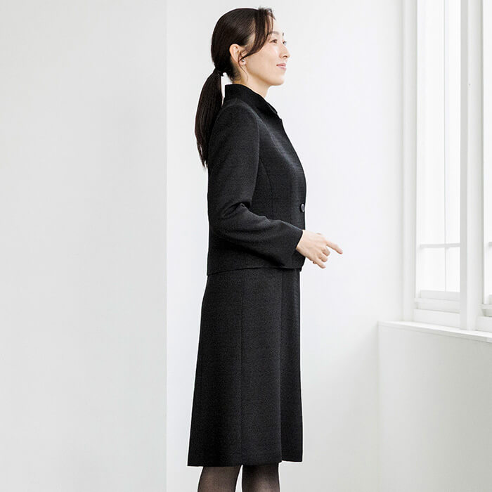 勝山織のダブルカラーのアンサンブル 17号・ブラック｜東京ソワール