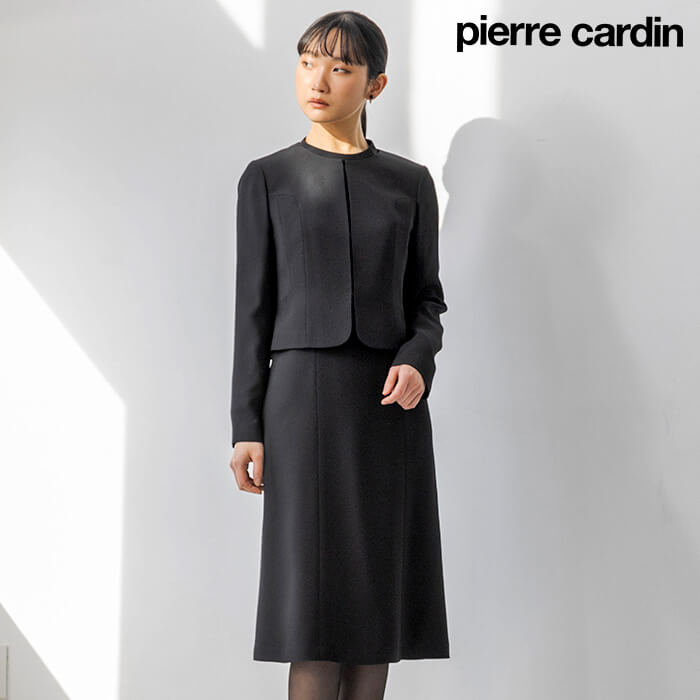 曲線切り替えがポイントのアンサンブル 9号・ブラック｜東京ソワール