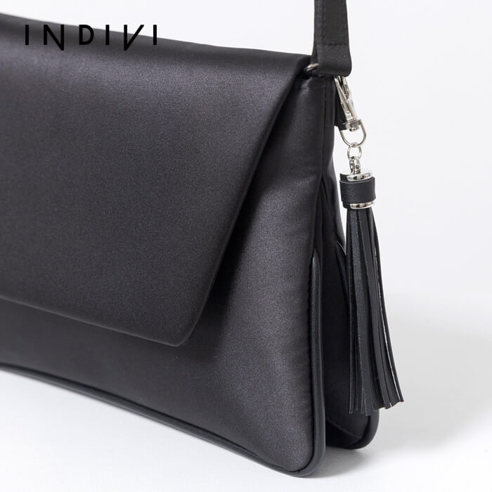 タッセル付き、2WAY持ち手のフォーマルバッグ ・ブラック｜東京